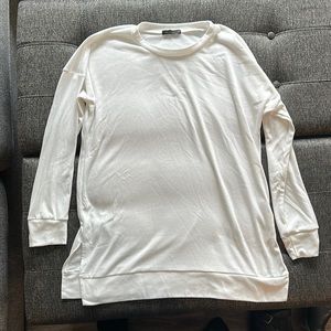 Women’s long sleeve shirt color white size large